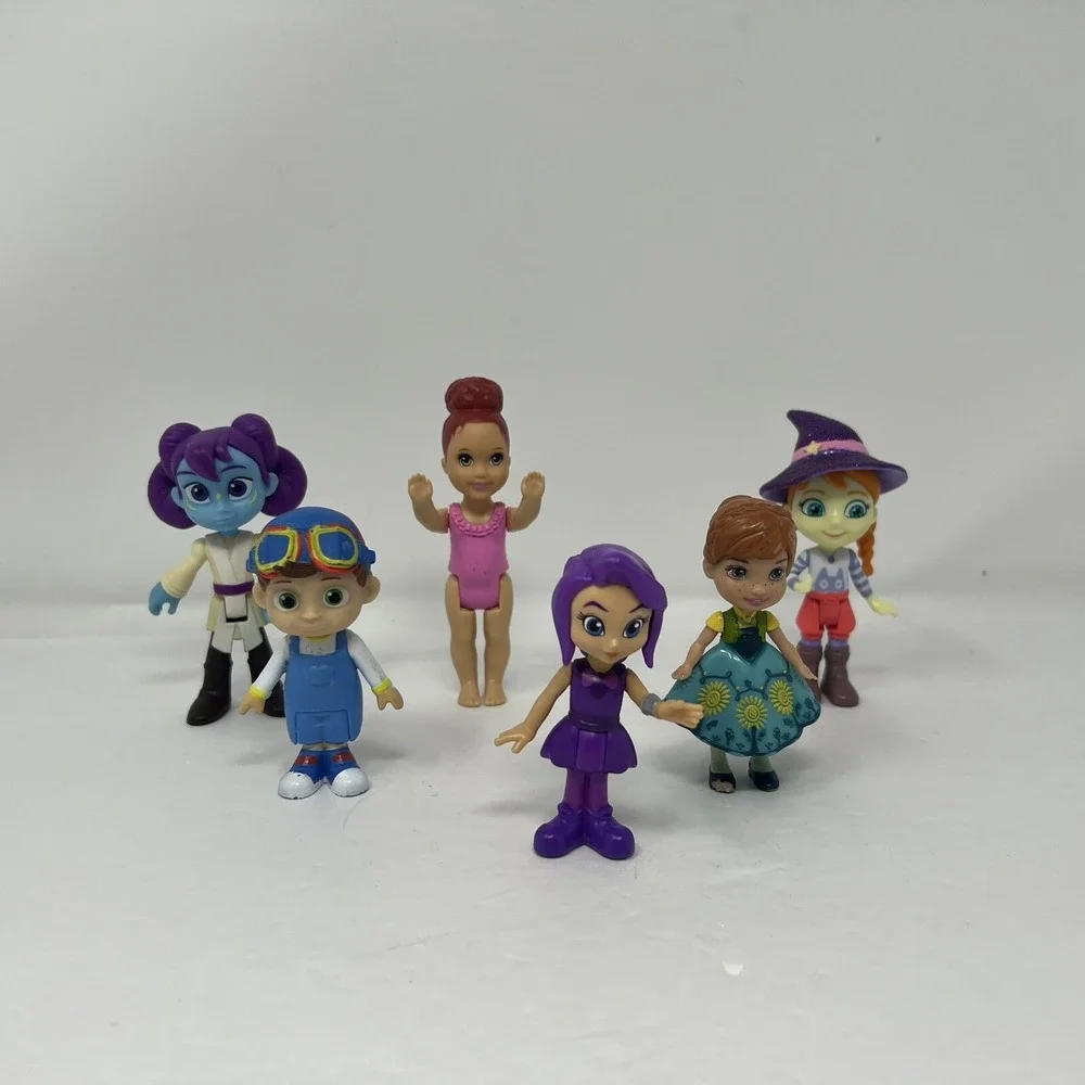 Mixed Lot of 6 Kids Toys/figures  Kelly Mattel, ana, tom-tom coco melon and etc.